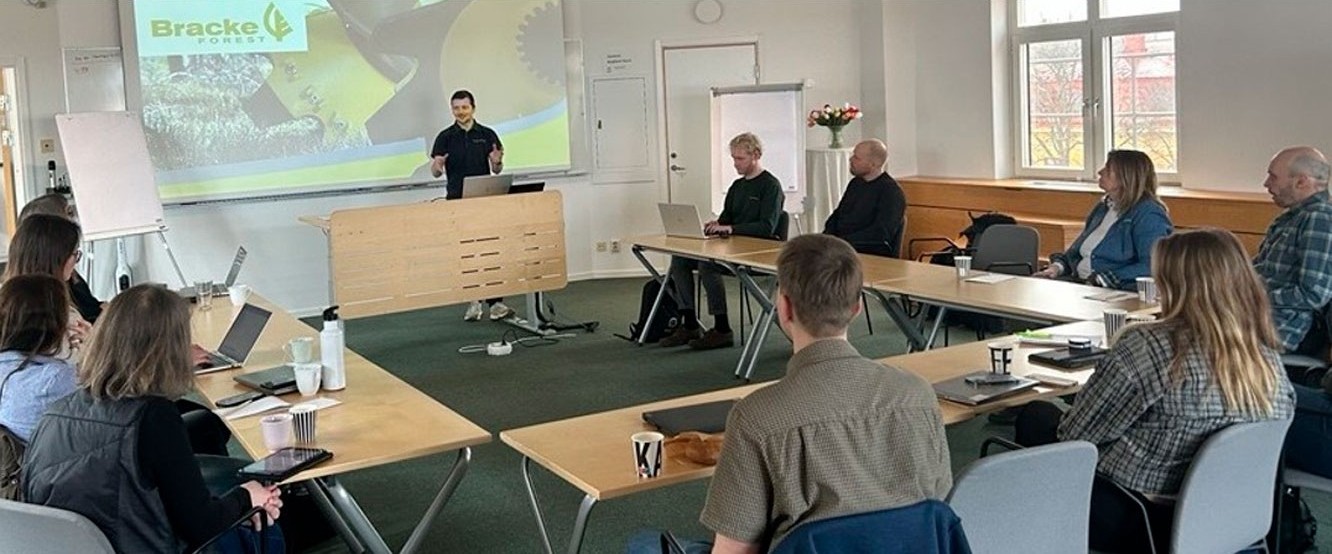 Ruben presenting